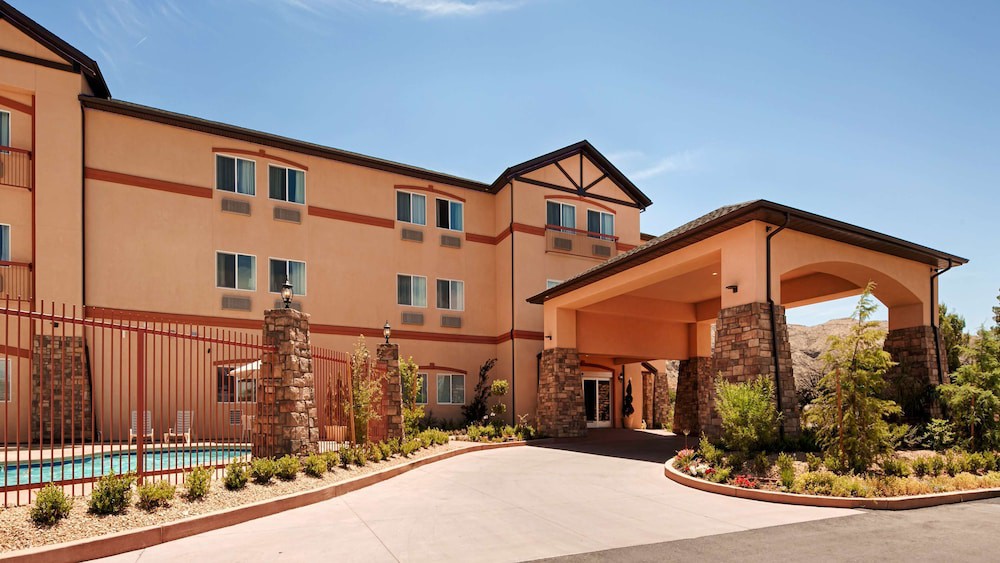 Best Western Plus Zion West Hotel