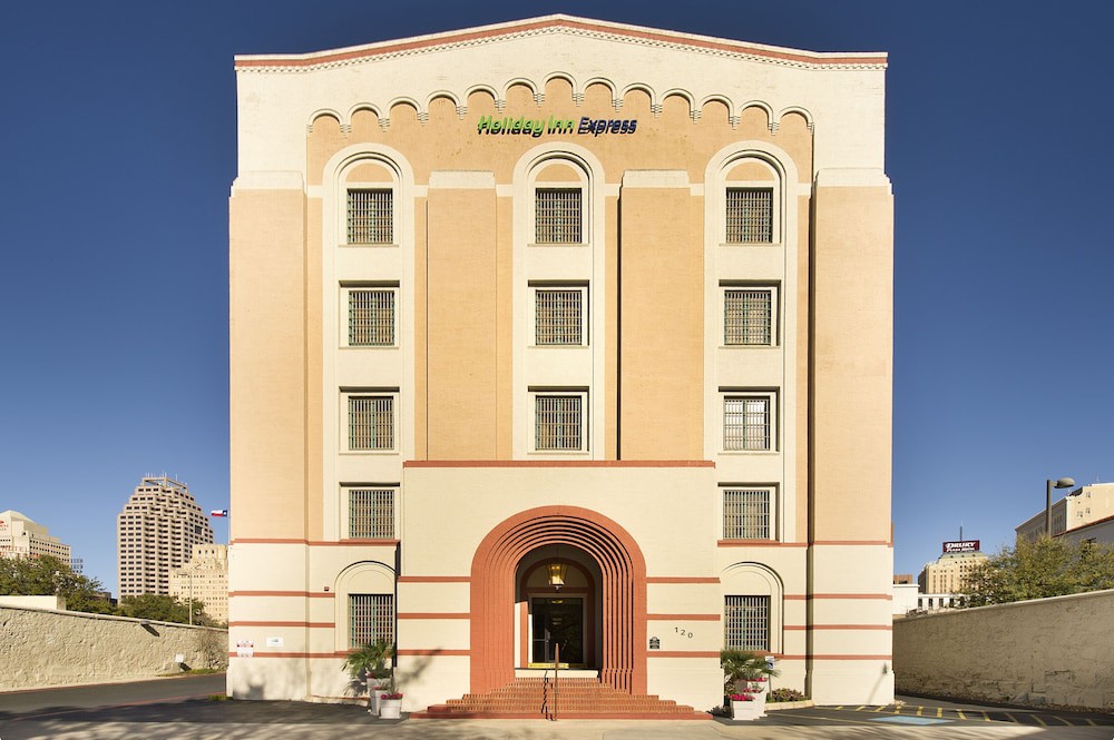 Holiday Inn Express San Antonio N-Riverwalk Area, an IHG Hotel