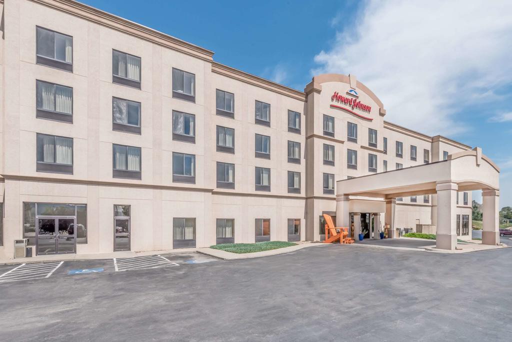 Howard Johnson by Wyndham Downtown Rapid City