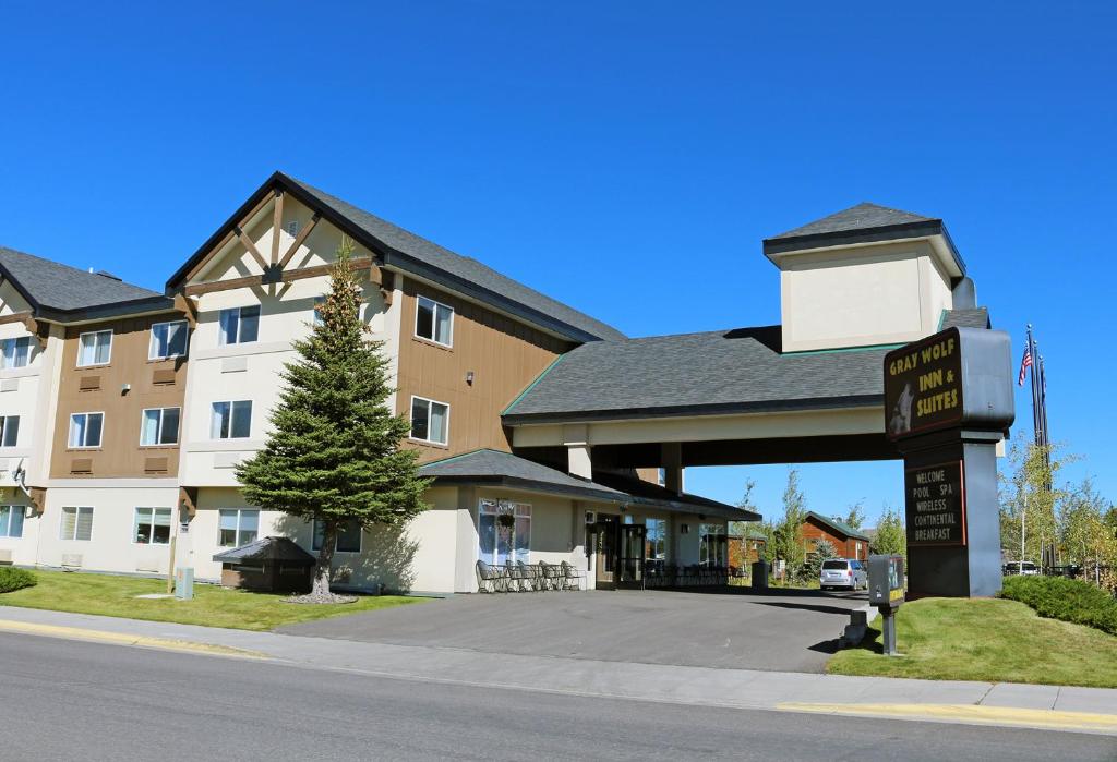 Gray wolf lodge West Yellowstone