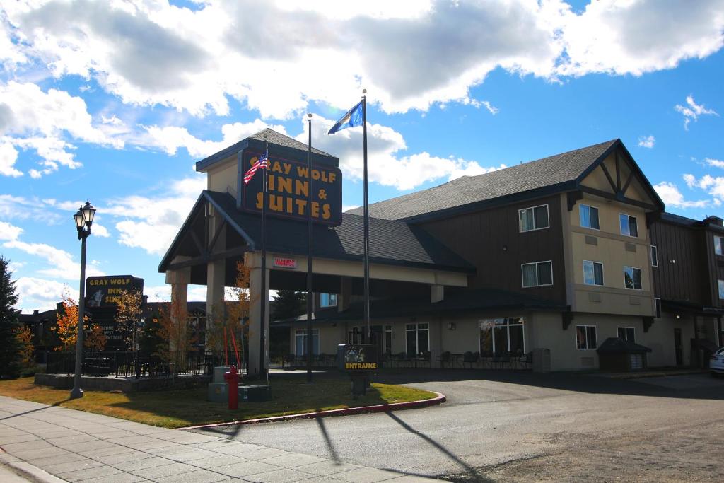 Gray wolf lodge West Yellowstone