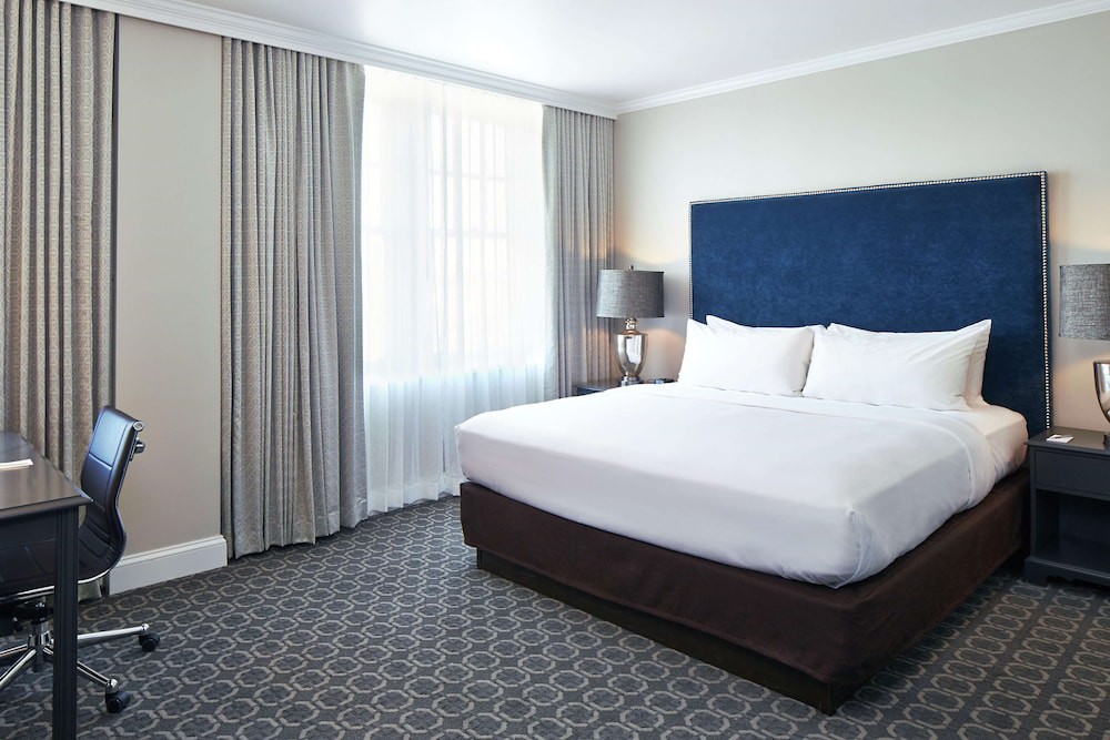 Redmont Hotel Birmingham, Curio Collection by Hilton