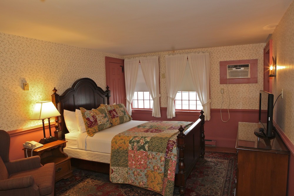 Publick House Historic Inn and Country Motor Lodge