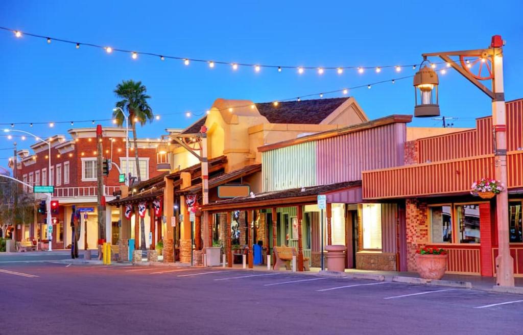 Holiday Inn Express & Suites Scottsdale - Old Town