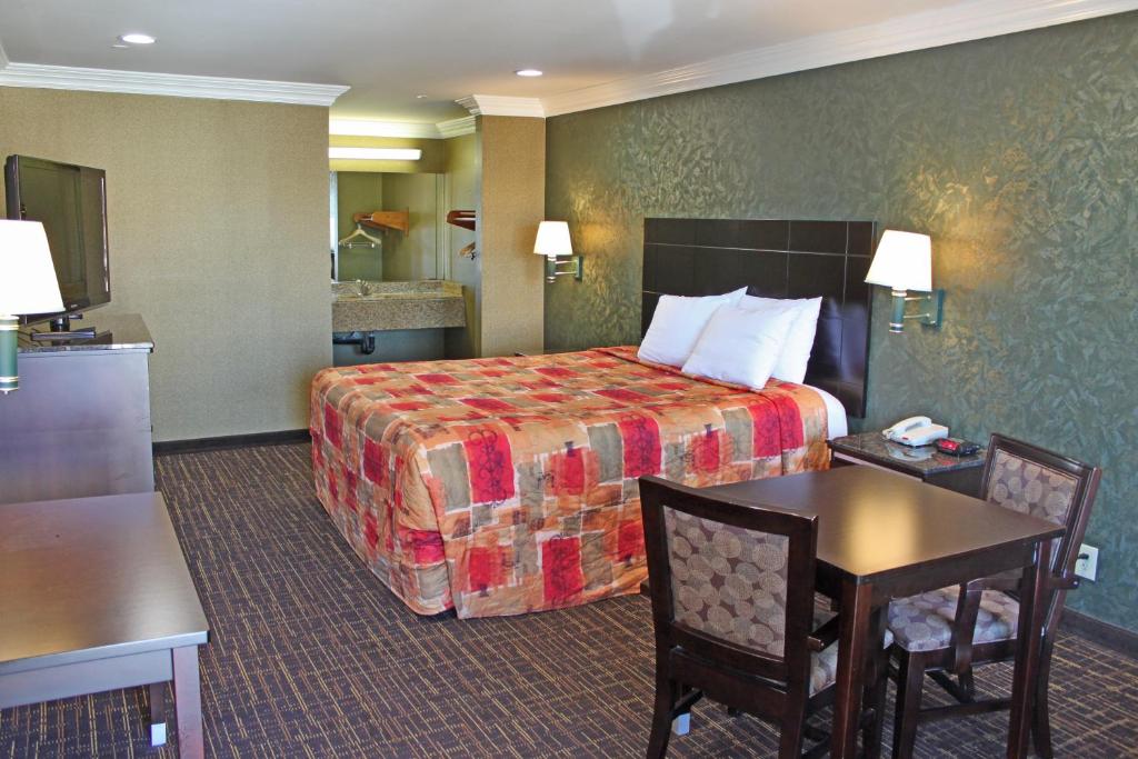 Crystal Inn Suites & Spas LAX