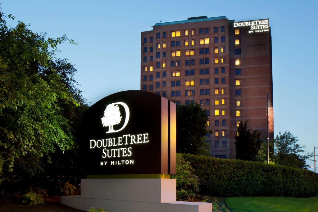 DoubleTree Suites by Hilton Hotel Boston - Cambridge