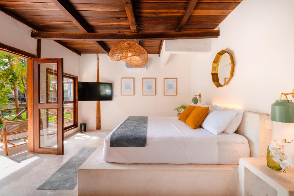 Azulea Bacalar Hotel & Spa - Lagoon Front