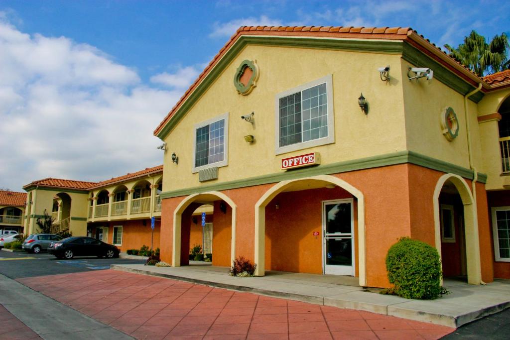 Crystal Inn Suites & Spas LAX