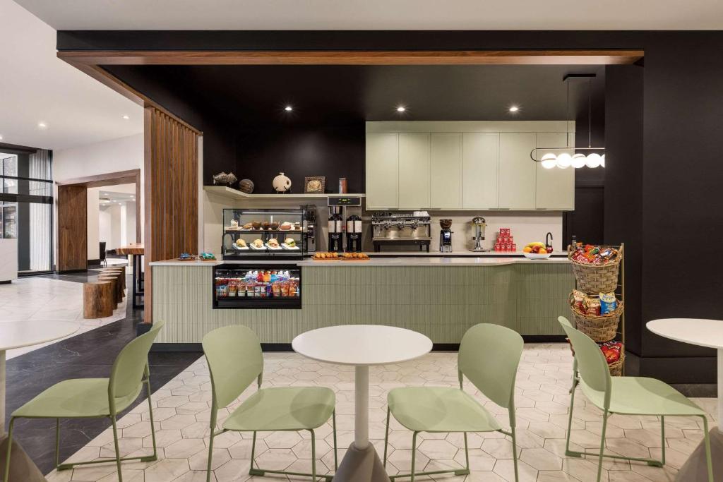 Radisson Blu Vancouver Airport Hotel & Marina