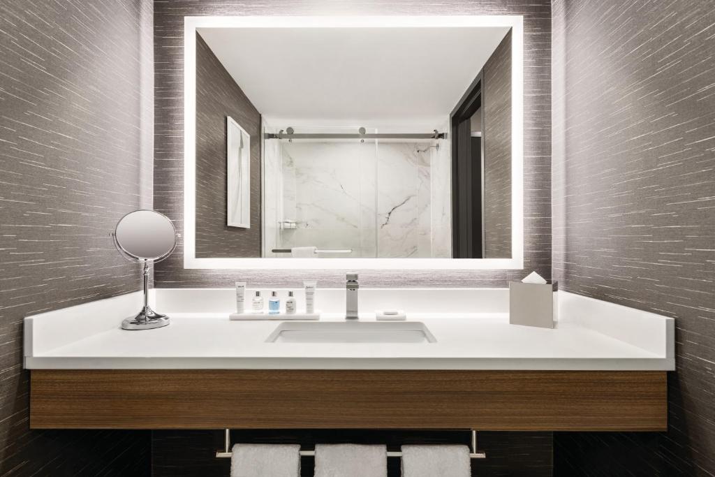 Radisson Blu Vancouver Airport Hotel & Marina