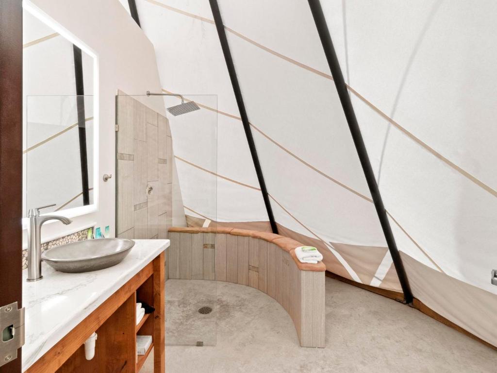 Bluff Dwellings Resort