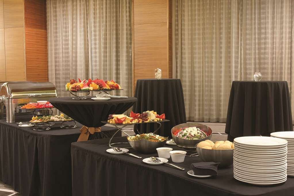 Radisson Hotel & Conference Centre Calgary Airport