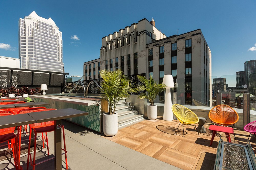 Renaissance Montreal Downtown Hotel