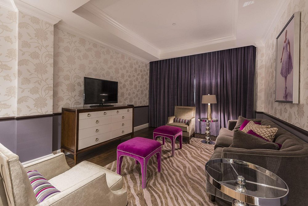 The Artesian Hotel – Sulphur