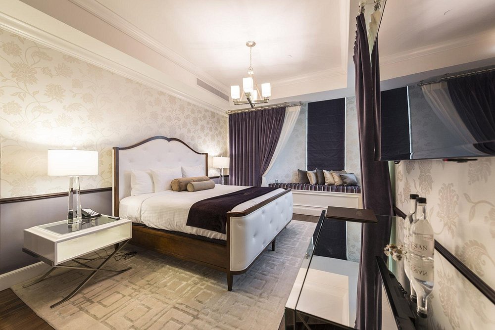 The Artesian Hotel – Sulphur