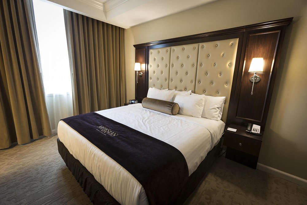 The Artesian Hotel – Sulphur