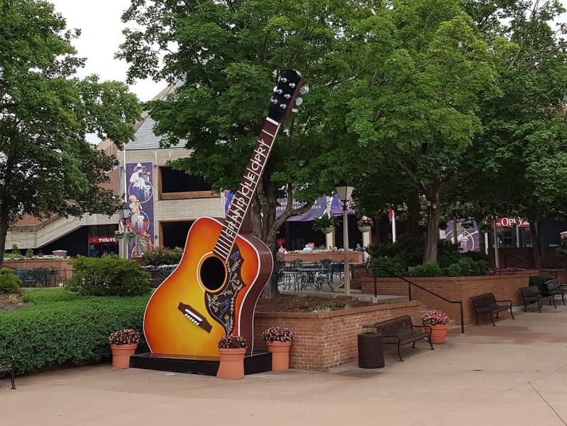 Grote gitaar op het terrein van  Grand Ole Opry