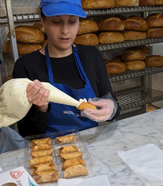 Het vullen van de Cannoli wordt live voor je gedaan !