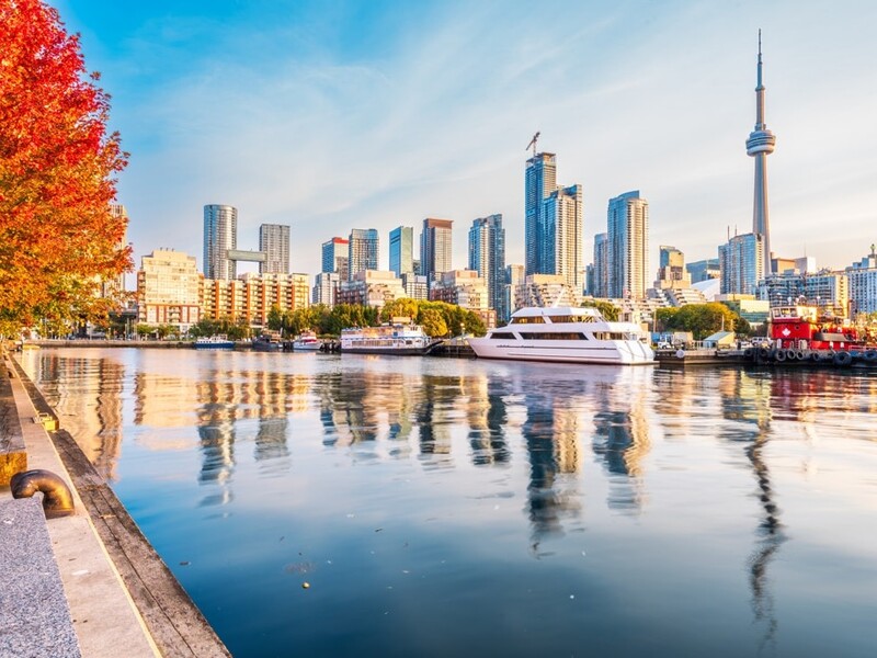 Toronto, Ontario, Canada stadsgezicht in de herfst bij zonsopgang.