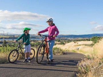 Fietsers in de omgeving bij The Dalles, Oregon