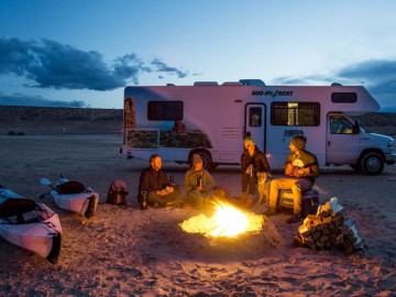 Kampvuur bij de camper