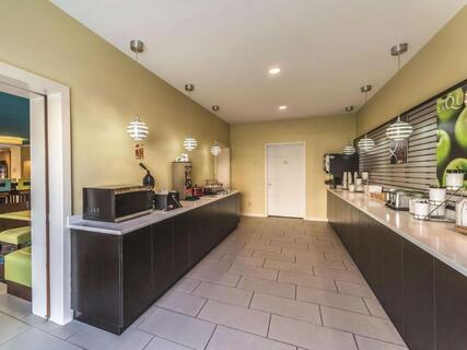 Ontbijtzaal La Quinta Inn & Suites by Wyndham Collinsville - St. Louis