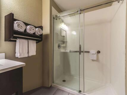 Badkamer La Quinta Inn & Suites by Wyndham Collinsville - St. Louis