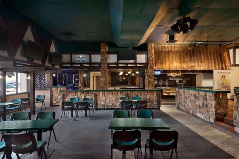 diner Ramada Plaza by Wyndham Regina Downtown