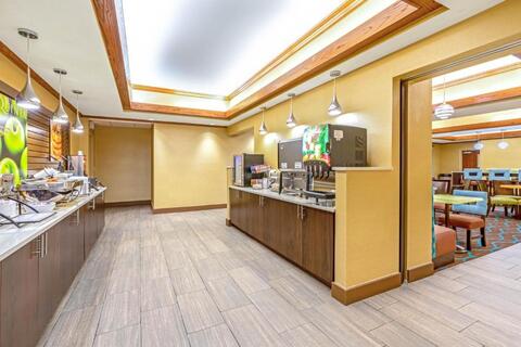 ontbijtzaal La Quinta Inn & Suites by Wyndham Midwest City - Tinker AFB