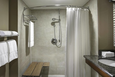 badkamer Sheraton Oklahoma City Downtown Hotel