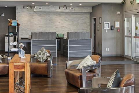 lobby Home Inn & Suites Saskatoon South