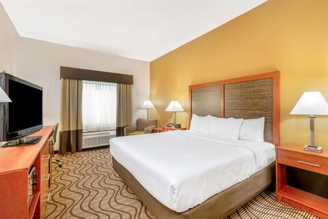 double room La Quinta Inn & Suites by Wyndham Midwest City - Tinker AFB