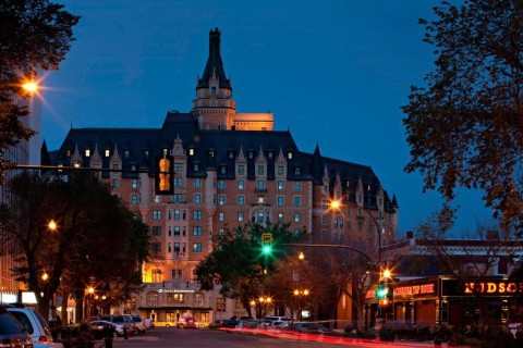 Buitenaanzicht hotel Delta Hotels by Marriott Bessborough
