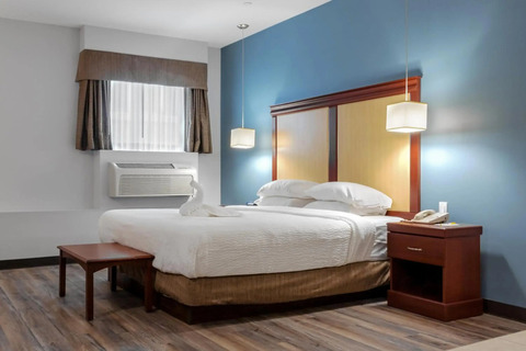 Days Inn by Wyndham Hamilton