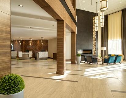 lobby Saskatoon Inn