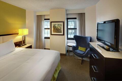 hotelkamer The Hollis Halifax a DoubleTree Suites by Hilton Hotel