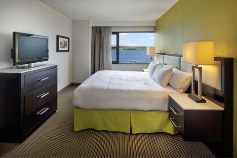 hotelkamer The Hollis Halifax a DoubleTree Suites by Hilton Hotel