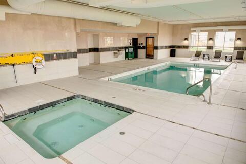 zwembad Hampton Inn & Suites by Hilton Regina East Gate