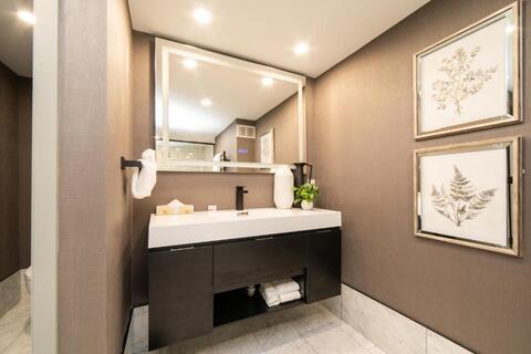 badkamer Ramada Plaza by Wyndham Regina Downtown