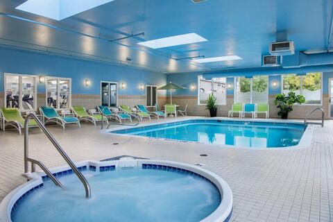 zwembad/spa Holiday Inn Express & Suites Saskatoon by IHG