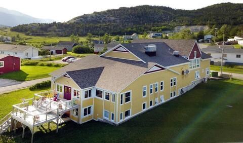 Neddies Harbour Inn hotel