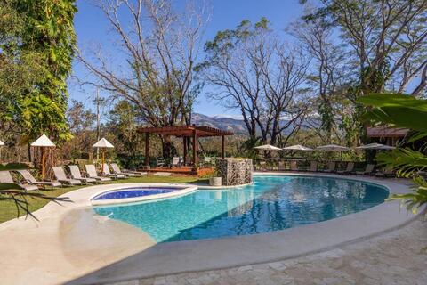 Zwembad Hacienda Guachipelin