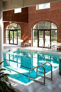 zwembad Delta Hotels by Marriott Bessborough