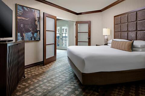 Deluxe suite met kingsize bed The Gaylord Texan – Grapevine