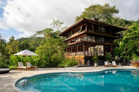Playa Cativo Lodge met zwembad