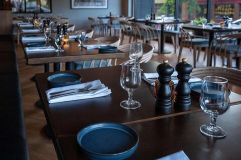 dinerzaal The Hollis Halifax a DoubleTree Suites by Hilton Hotel