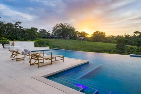 Zwembad met uitzicht El Lugar Costa Rica Resort