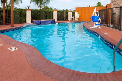 Zwembad Platinum Inn & Suites Willowbrook Houston