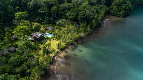 Luchtfoto van Playa Cativo Lodge