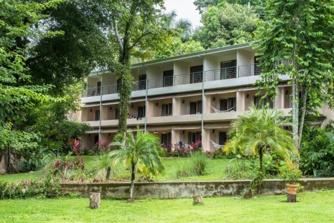 Buitenaanzicht Karahe Hotel